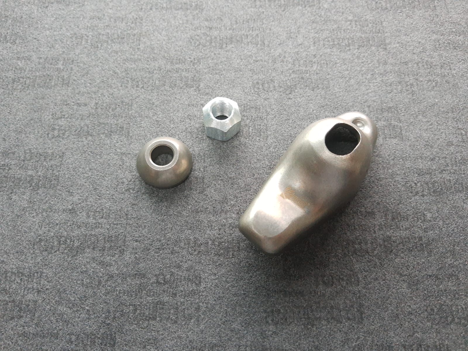 CHEVROLET 194 230 250 7 BDAS. ( CON TUERCA Y MEDIA NUEZ )