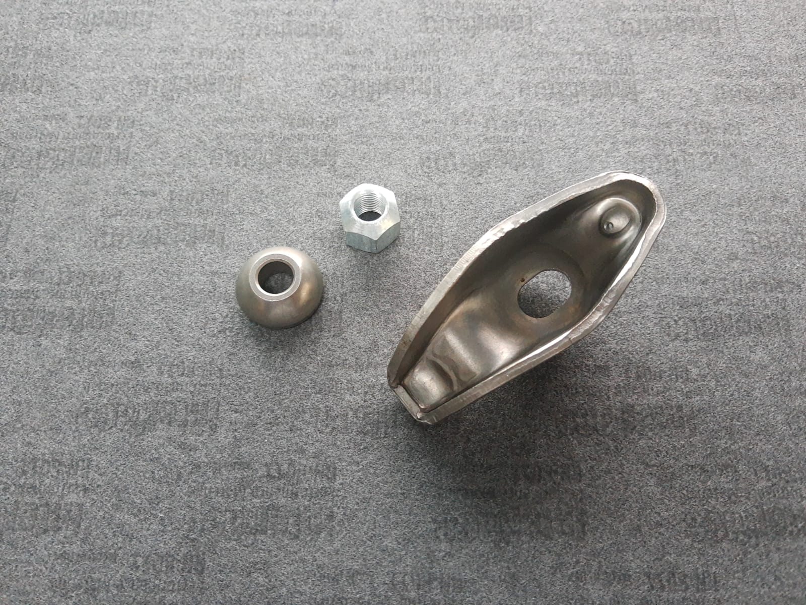 CHEVROLET 194 230 250 7 BDAS. ( CON TUERCA Y MEDIA NUEZ )